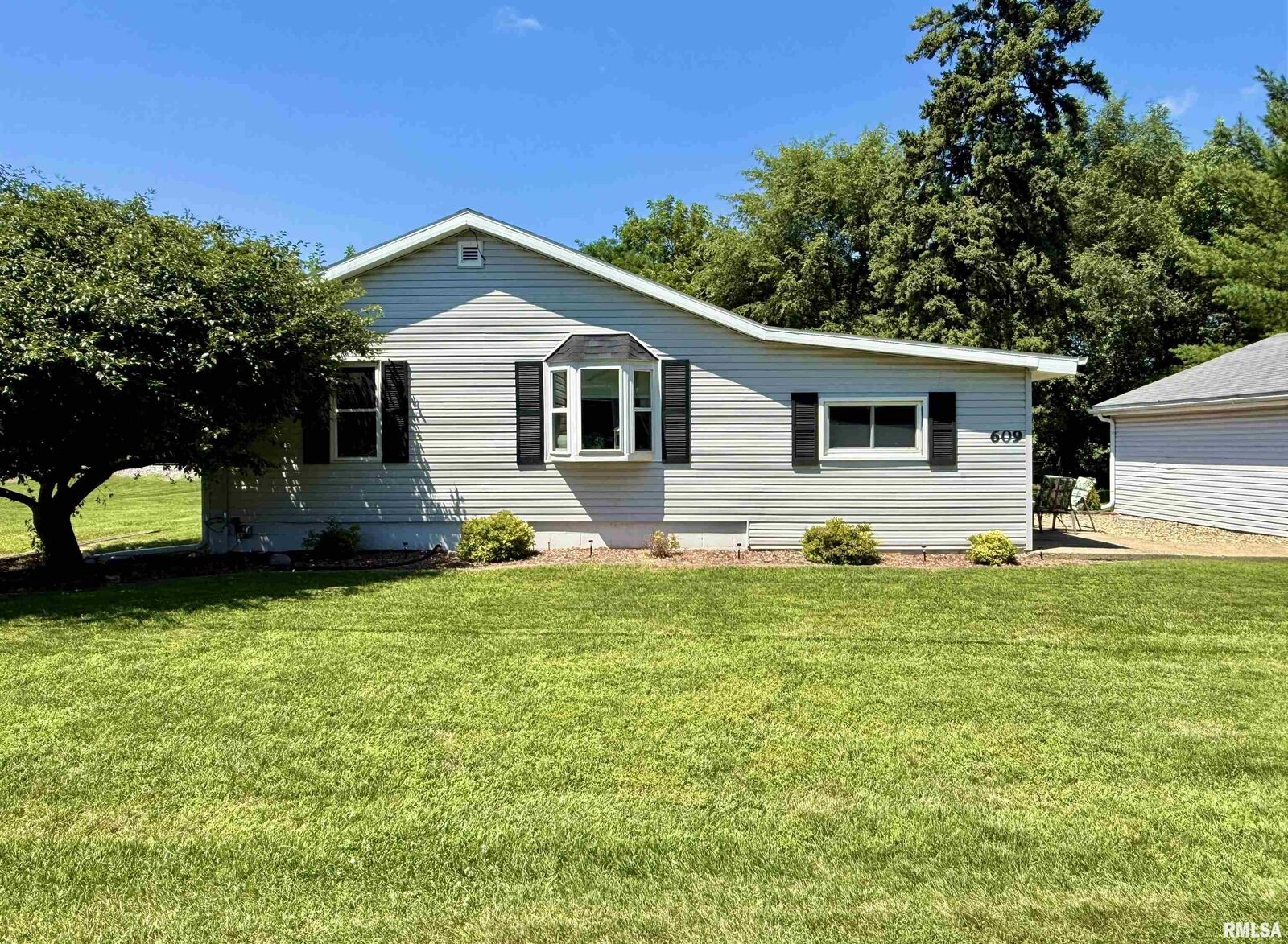 Property Photo:  609 Glenway Avenue  IL 61448 