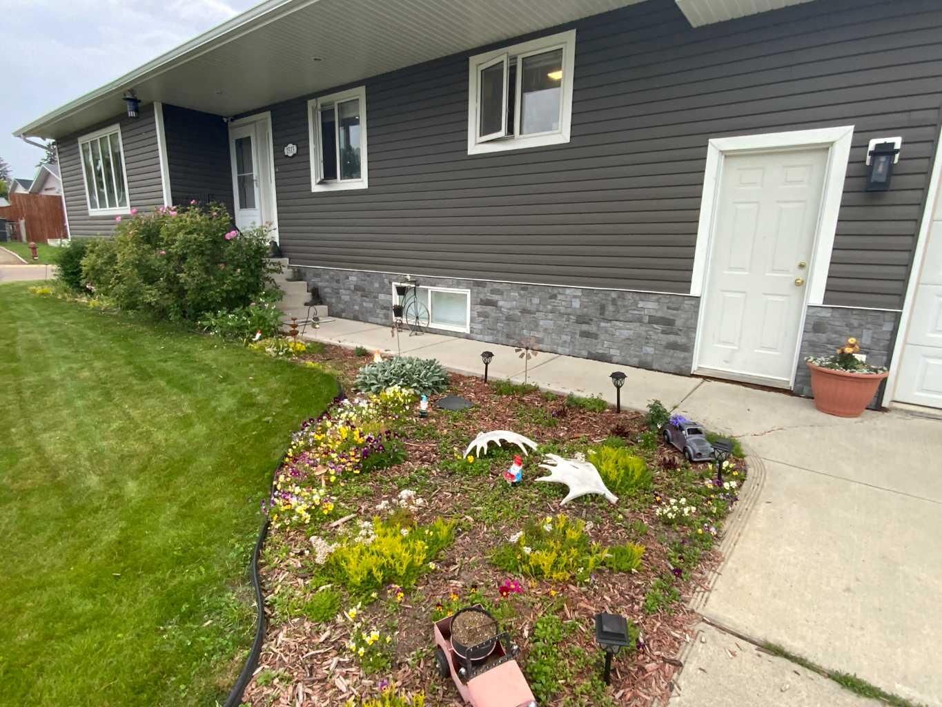 Property Photo:  1513 Westview Drive  AB T0M 0K0 