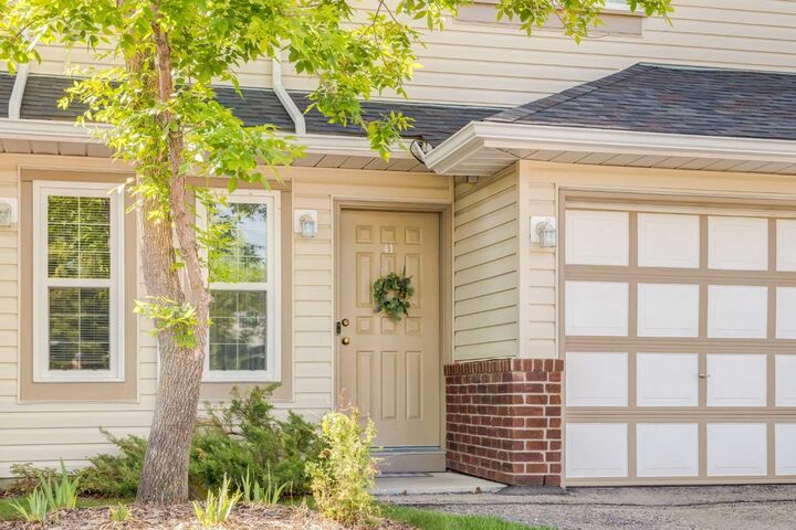 Property Photo:  41 Harvest Glen Heights NE  AB T3K 4L3 