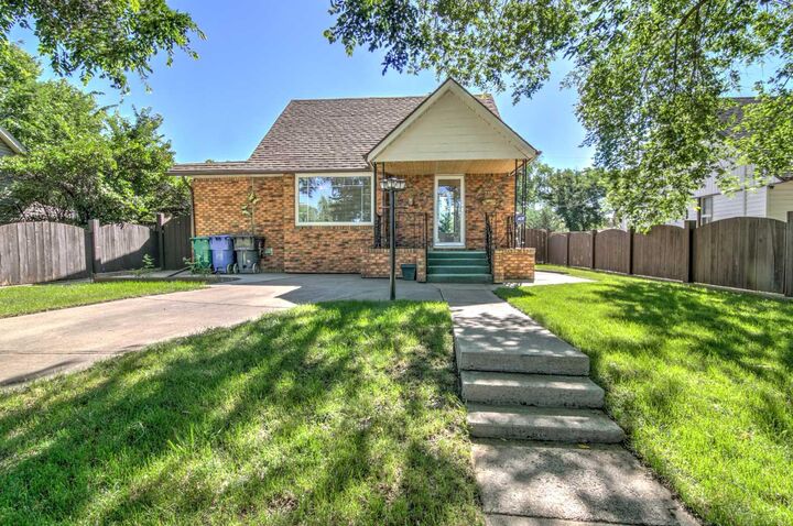Property Photo: 735 17 Street N AB T1H 3E2