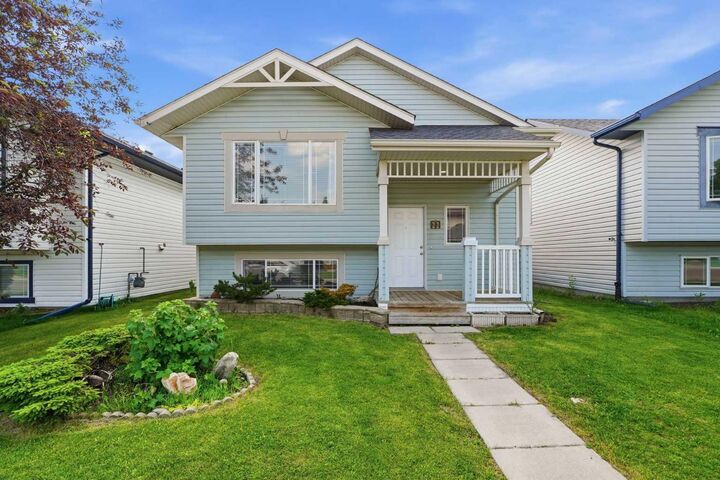 Property Photo: 22 Lanterman Close AB T4R 3K3