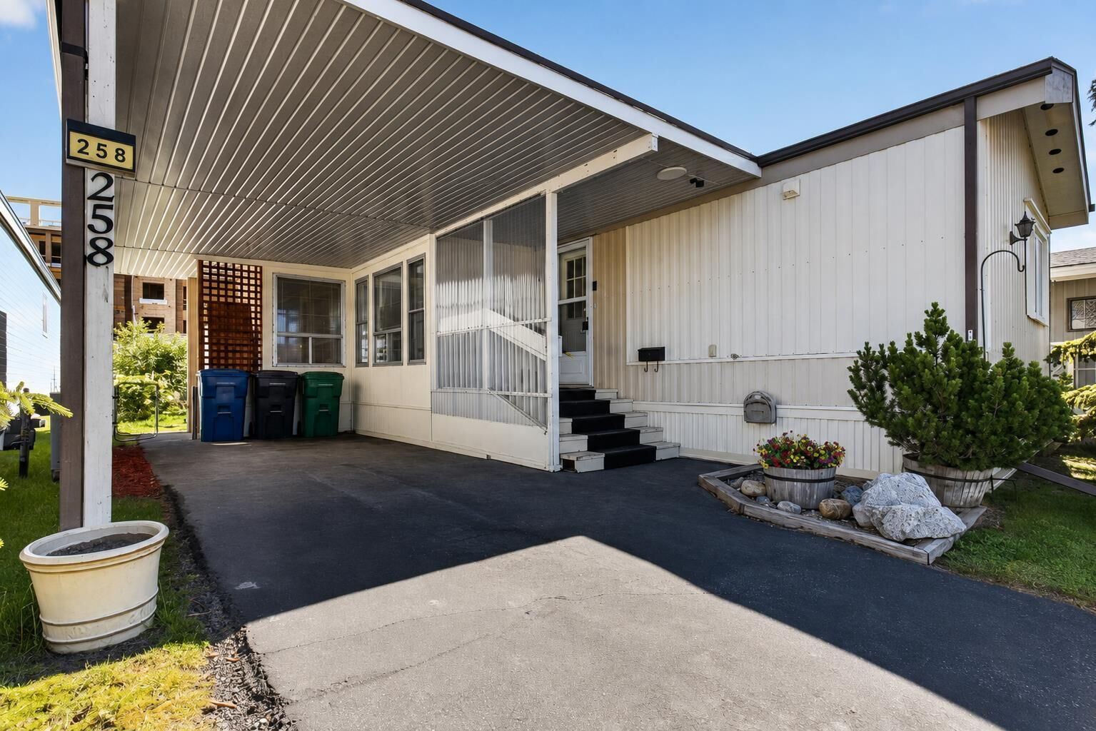 Property Photo:  99 Arbour Lake Road NW 258  AB T3G 4E4 