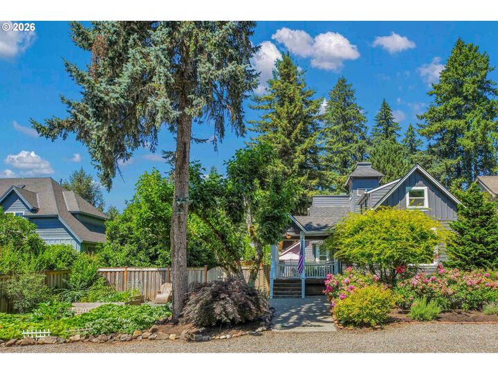 Property Photo:  828 7th St  OR 97034 