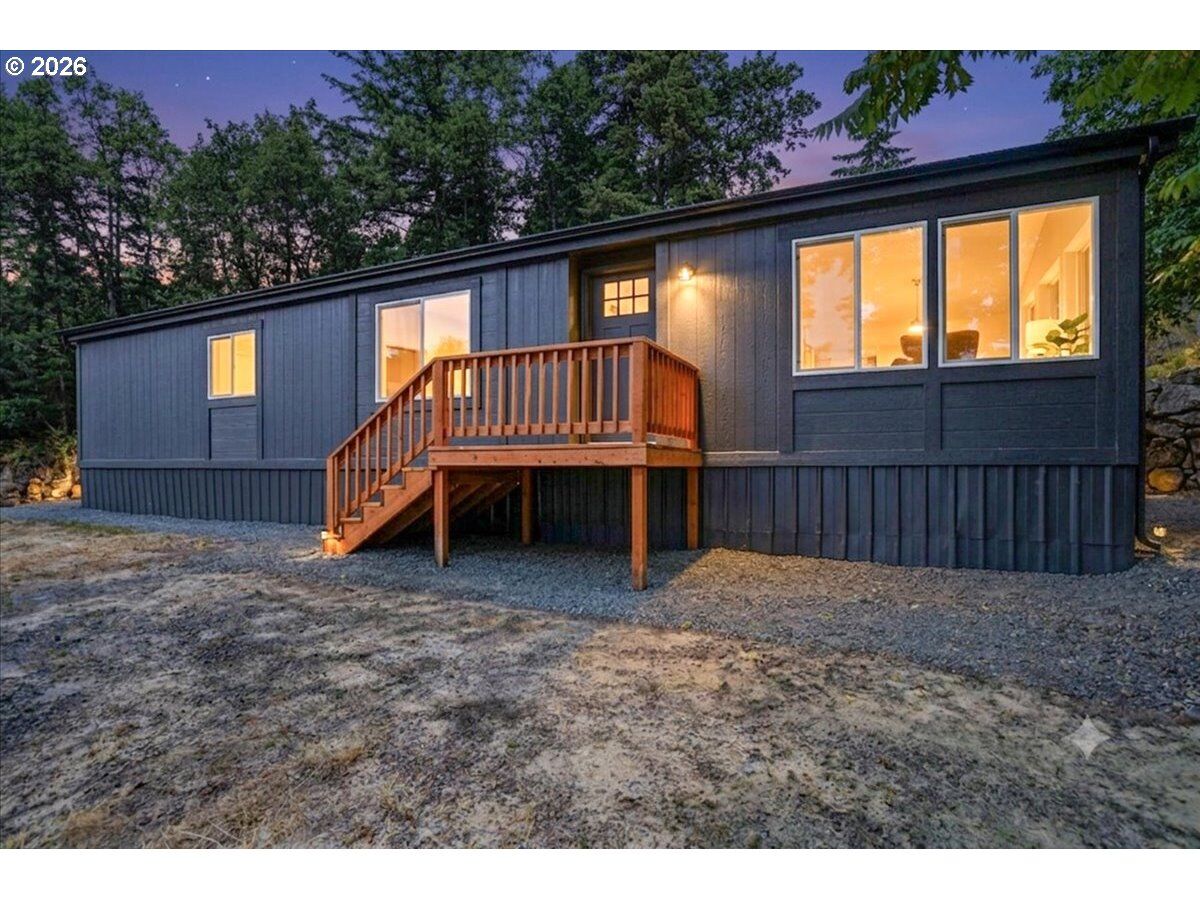 Property Photo: 590 NE Spring St WA 98672