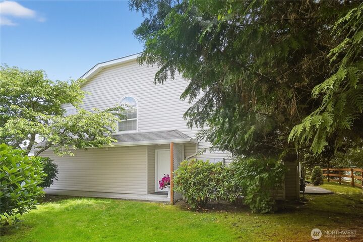 Property Photo:  12427  4th Avenue W 7104  WA 98204 