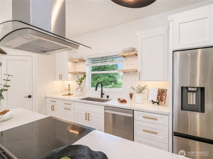 Property Photo:  3333  Nassau St A  WA 98201 