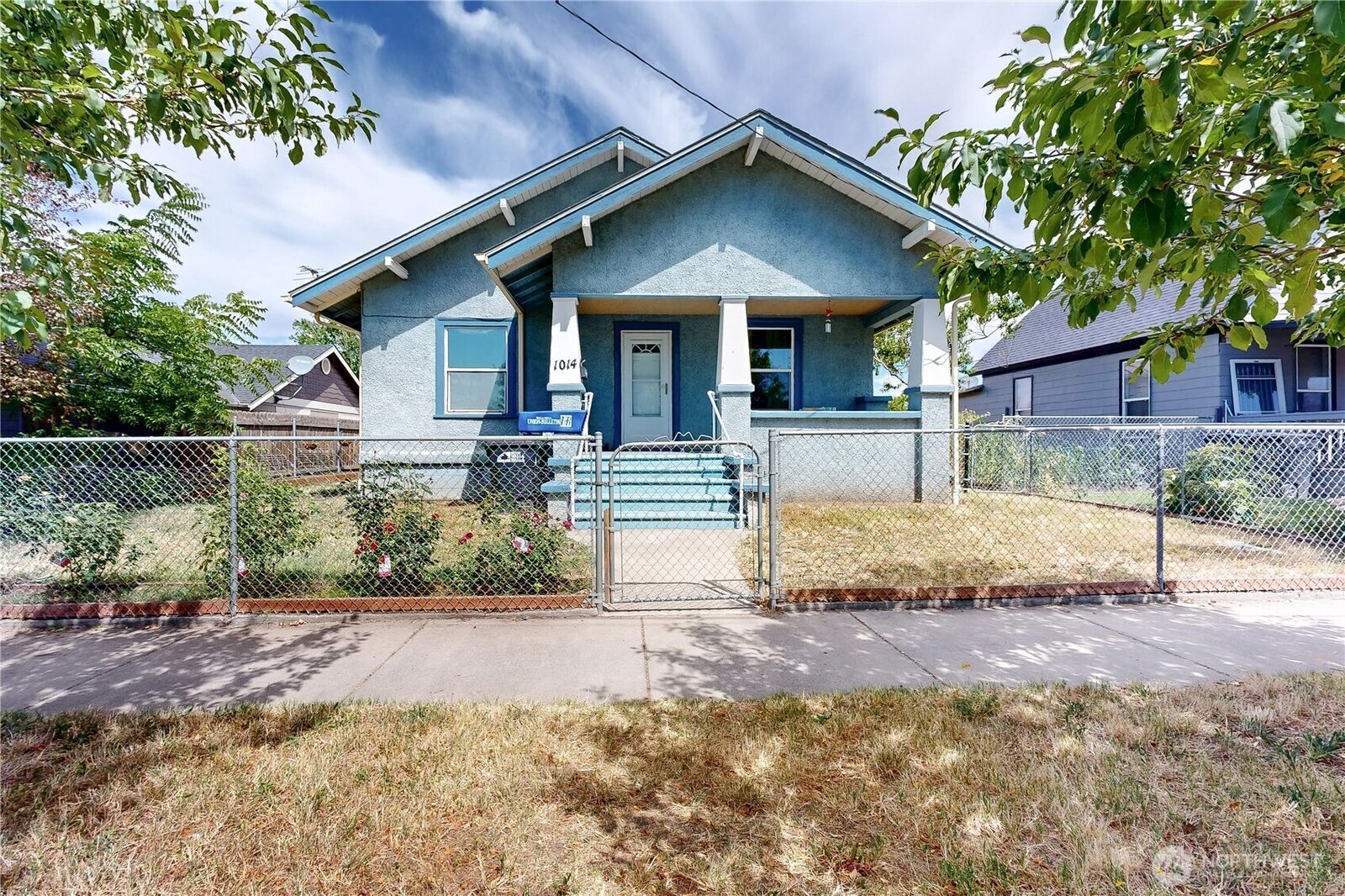 Property Photo:  1014 W Chestnut  WA 99362 