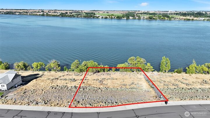Property Photo:  3973  Edwards Road NE  WA 98837 