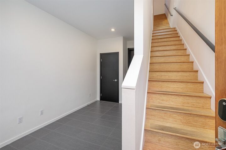 Property Photo:  206  22nd Avenue C  WA 98122 