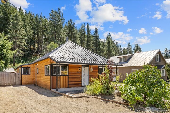 Property Photo: 513 Marie Avenue WA 98943