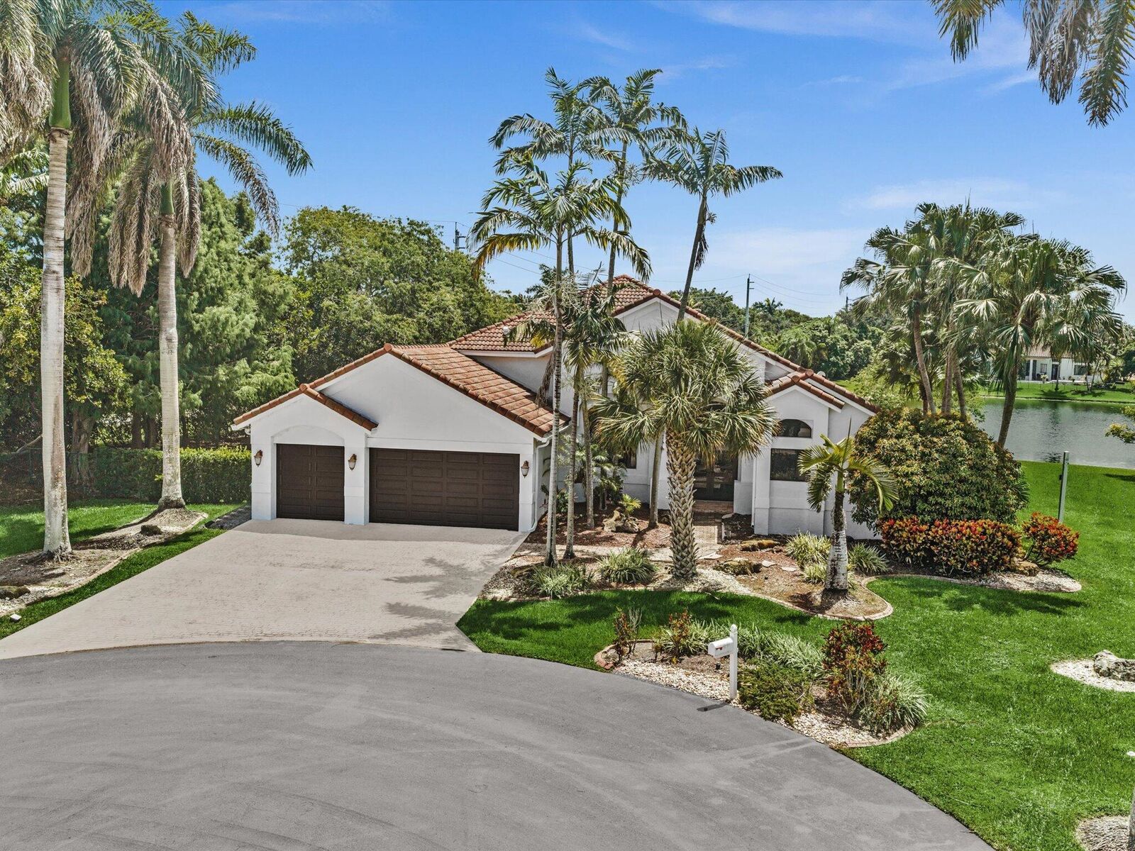 Property Photo: 2602 SW 132nd Way FL 33330