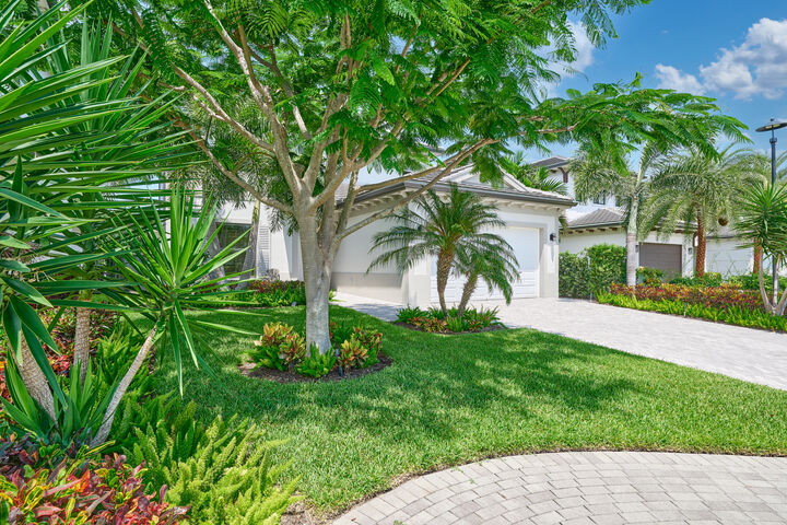 Property Photo: 2819 Gin Berry Way FL 33401