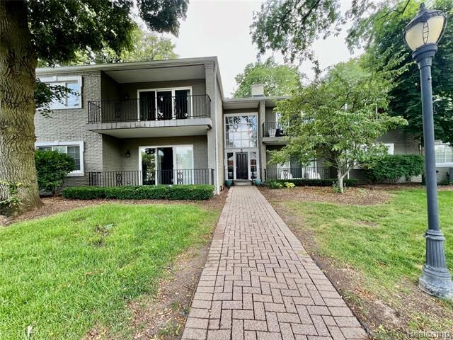 Property Photo:  1113 N Old Woodward Avenue 41  MI 48009 