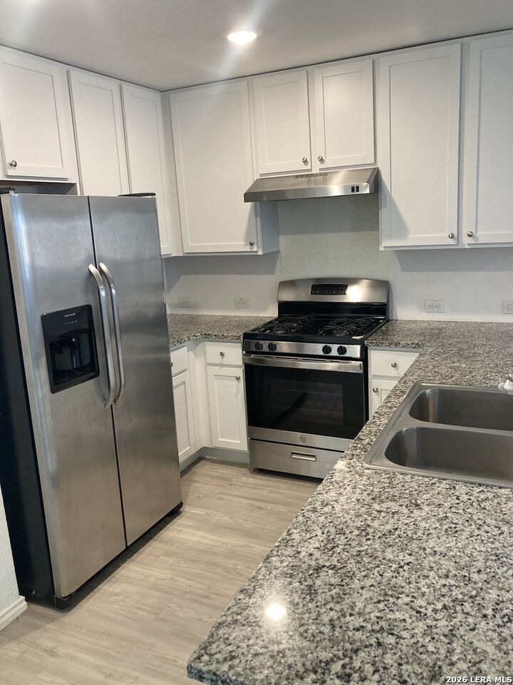 Property Photo: 2906 Millikan Dr TX 78109