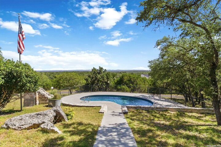 Property Photo: 318 Remington Dr TX 78004
