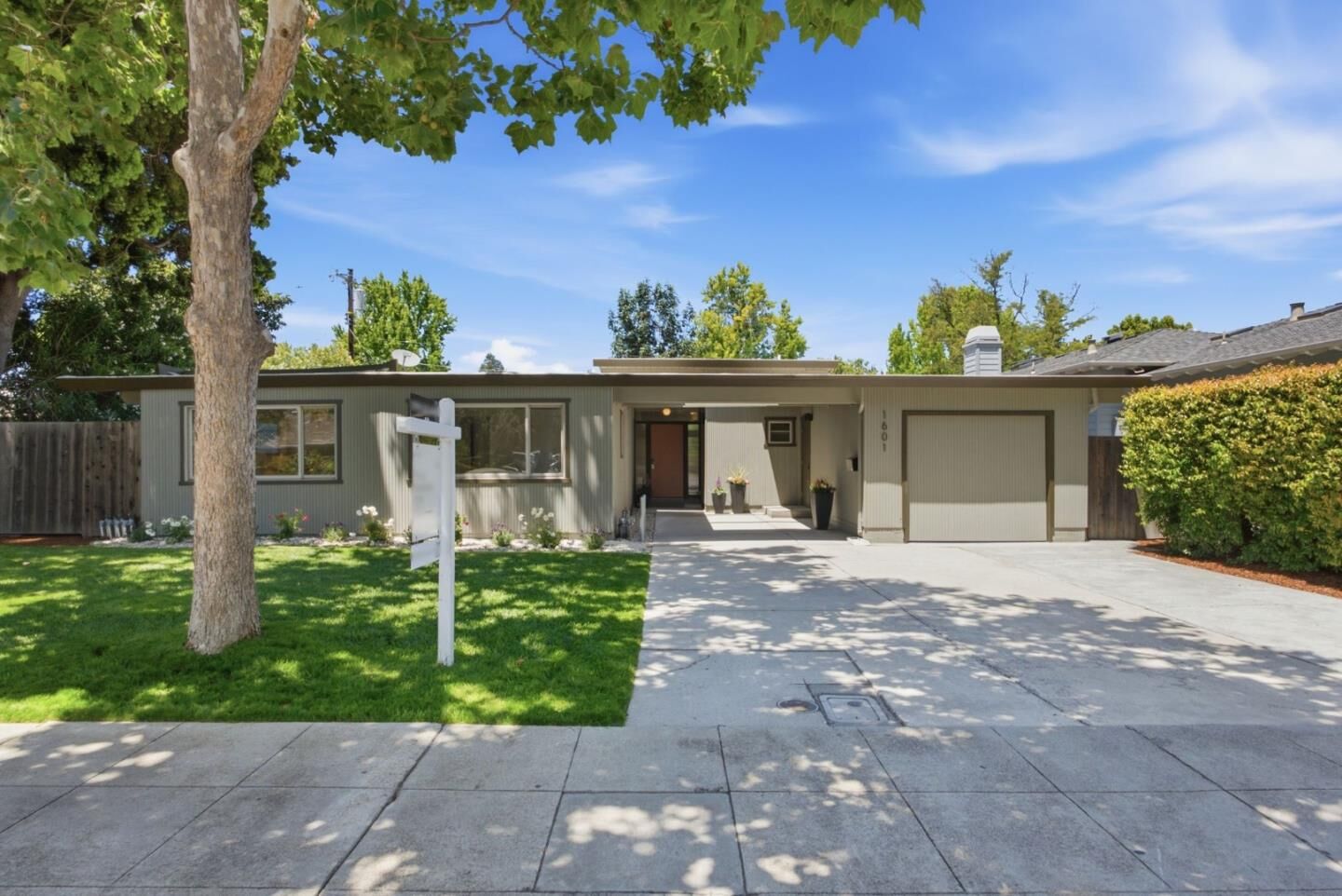 Property Photo: 1601 Channing Avenue CA 94303