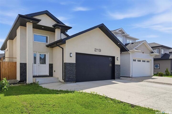 219 Ells Crescent — photo 1