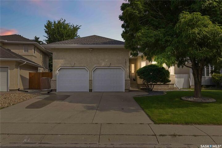 Property Photo:  131 Mendel Crescent  SK S7J 5J7 