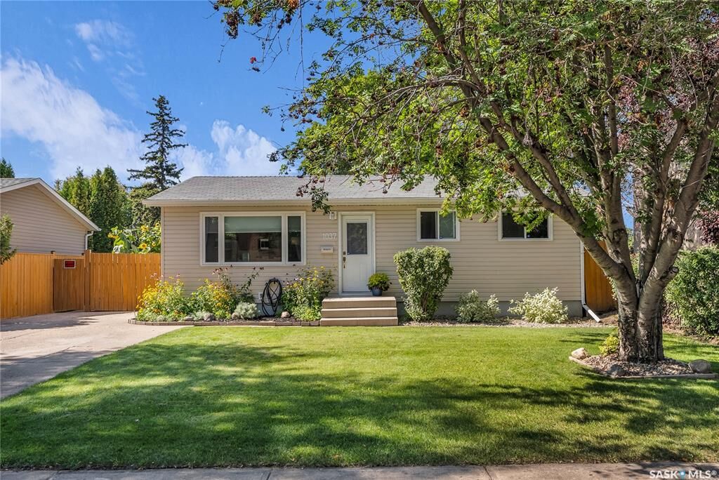 Property Photo: 1037 Matheson Drive SK S7L 3Y9
