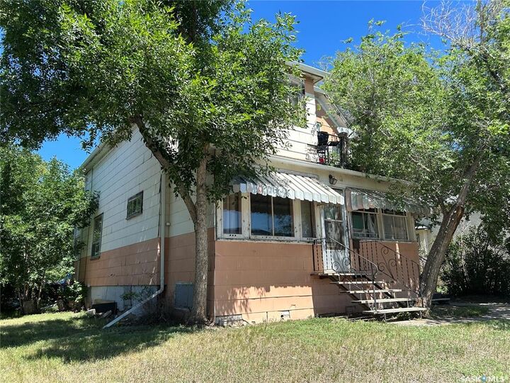 Property Photo:  168 Athabasca Street W  SK S6H 2B7 