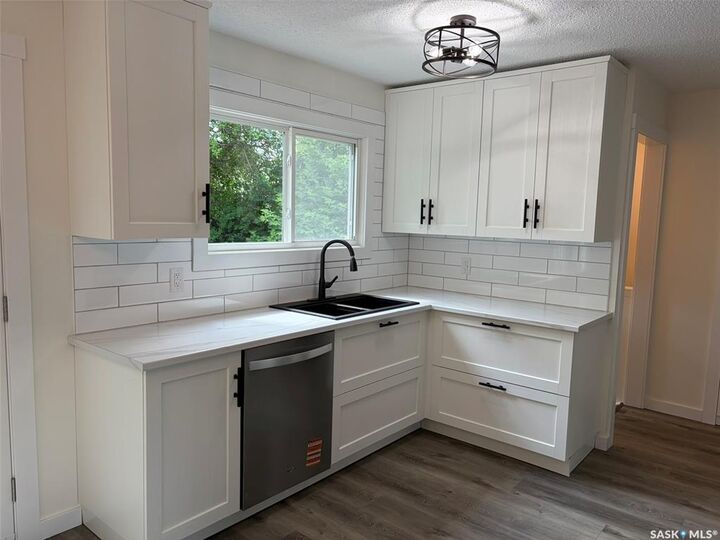 Property Photo: 565 32nd Street W SK S6V 6B7