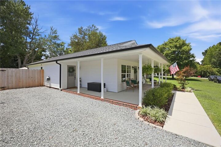 Property Photo: 408 Grandview Avenue NC 27298