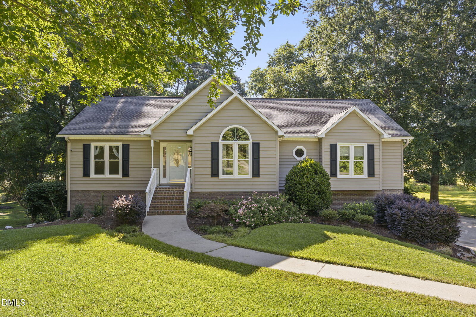 Property Photo: 5829 Bluejay Drive NC 27332
