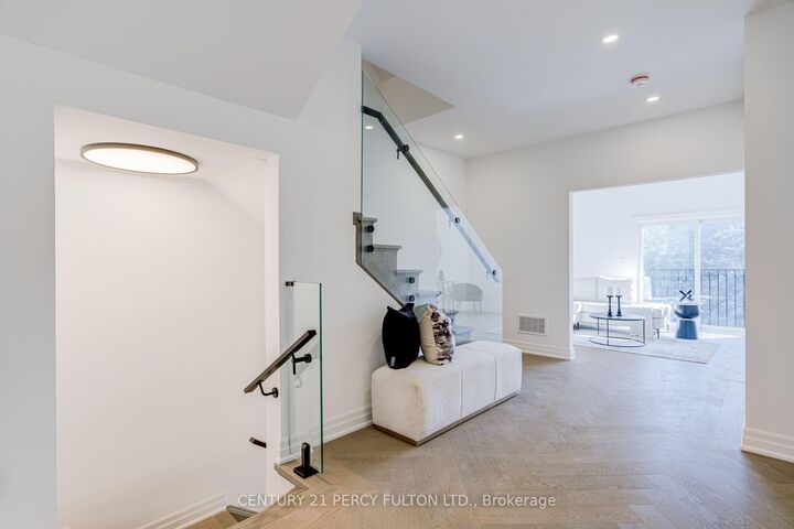 Property Photo:  6636 Clock Court 9  ON L5W 1N2 