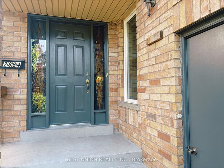Property Photo: 2864 Westbury Court ON L5M 6B3