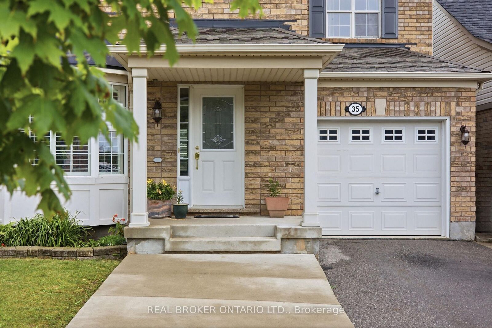 Property Photo:  35 Bonavista Drive  ON L6X 0N2 