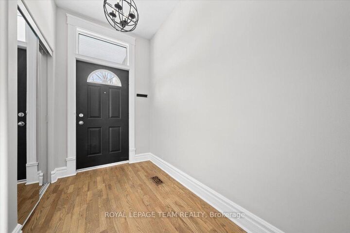 Property Photo: 136 Elm Street ON K1R 6N5