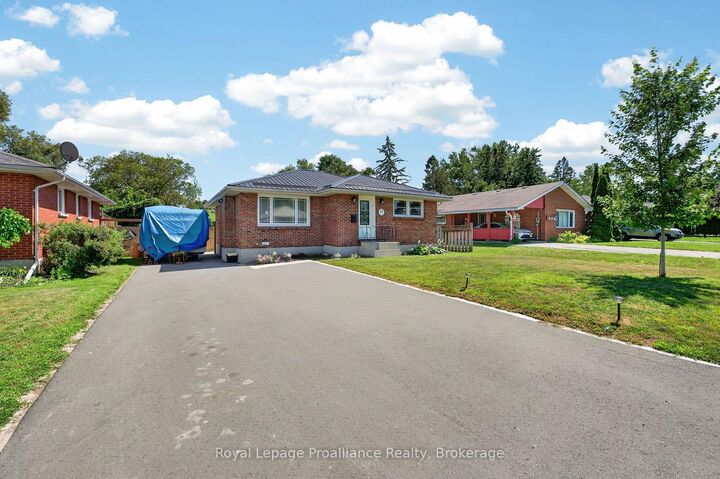 Property Photo:  81 Crestview Avenue  ON K8N 1W6 