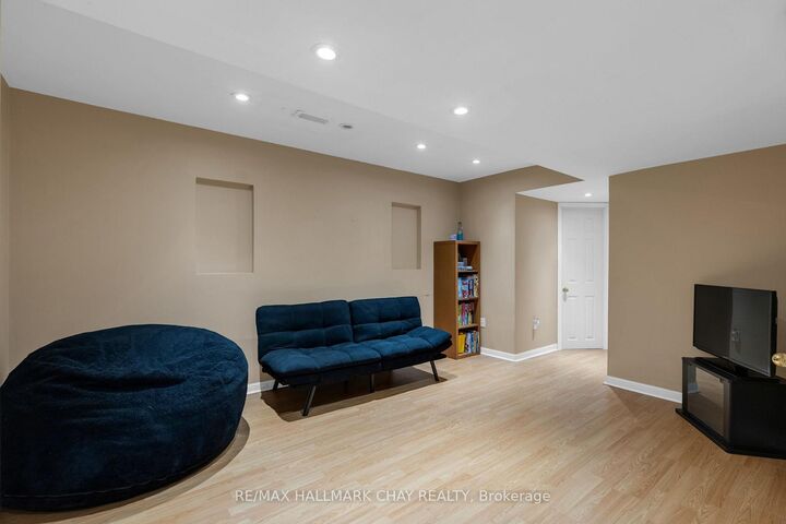 Property Photo:  34 Coleman Drive  ON L4N 0R4 