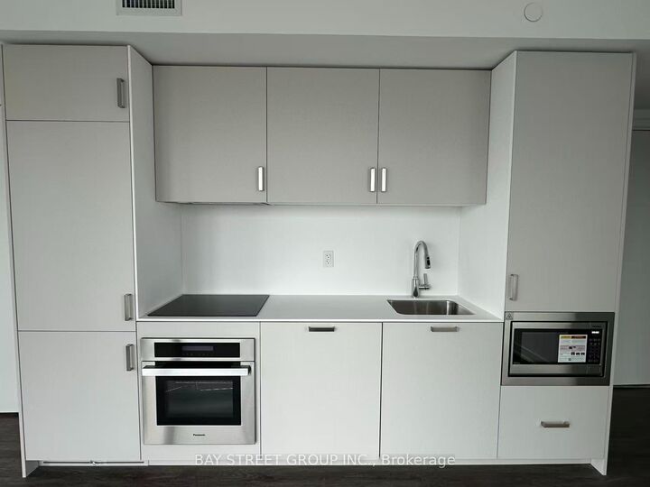 Property Photo:  88 Queen Street E 2003  ON M5C 0B6 
