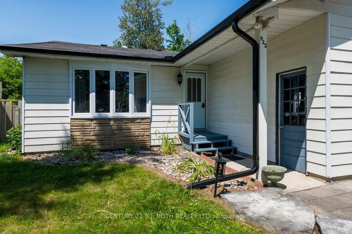 Property Photo: 922 Elizabeth Avenue ON L0L 1W0