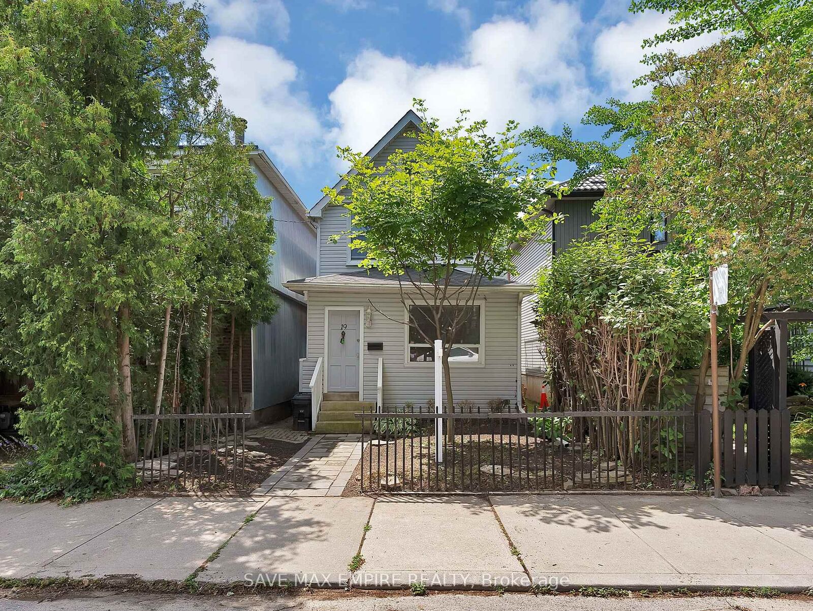 Property Photo: 19 Minto Street ON M4L 1B5
