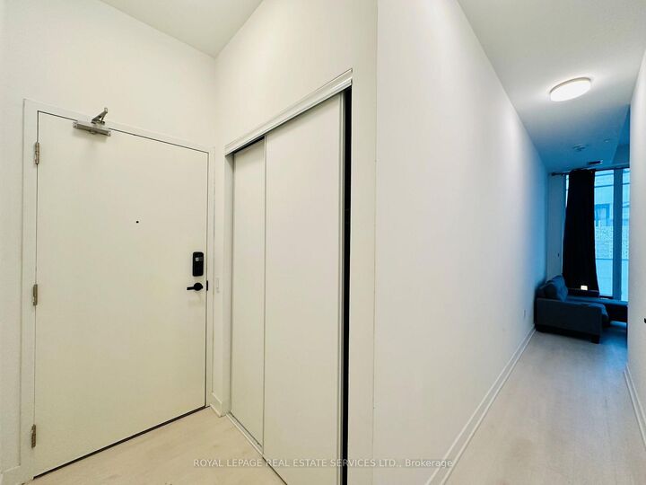 Property Photo: 3900 Confederation Parkway 323 ON L5B 0M3