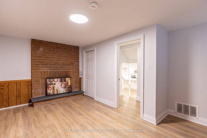 Property Photo: 4043 Pavillion Court Lower ON L5B 2V9