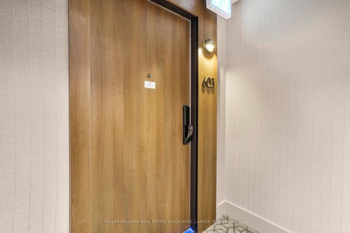 Property Photo: 21 Park Street E 603 ON L5G 1L7