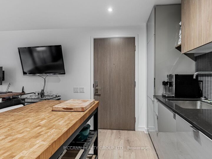Property Photo: 161 Roehampton Avenue 332 ON M4P 1P9