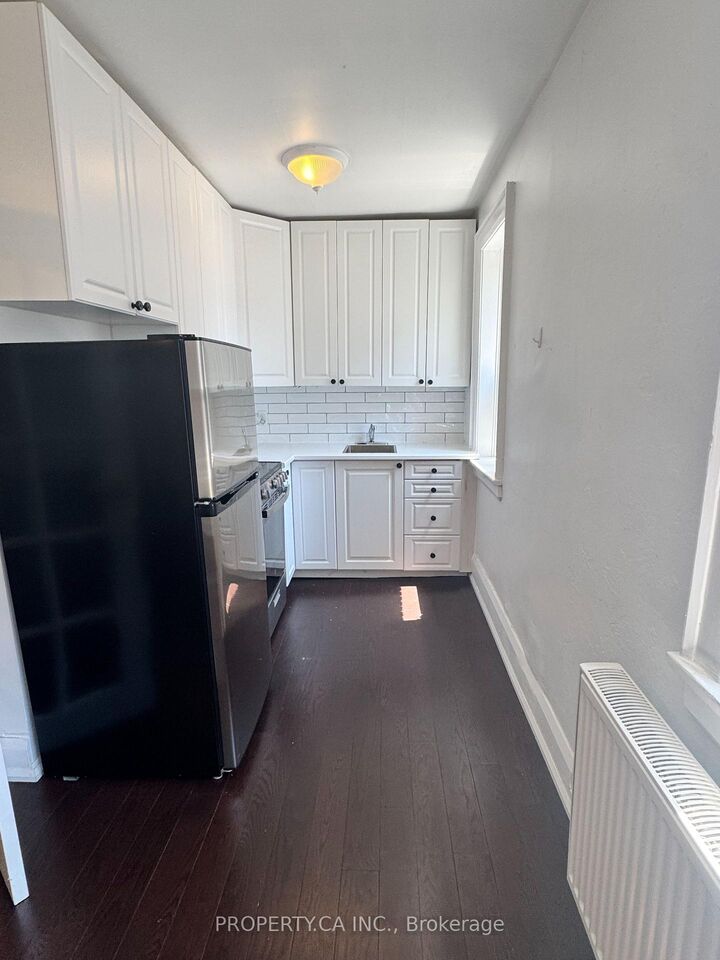Property Photo:  849 Broadview Avenue E 20  ON M4K 2P9 