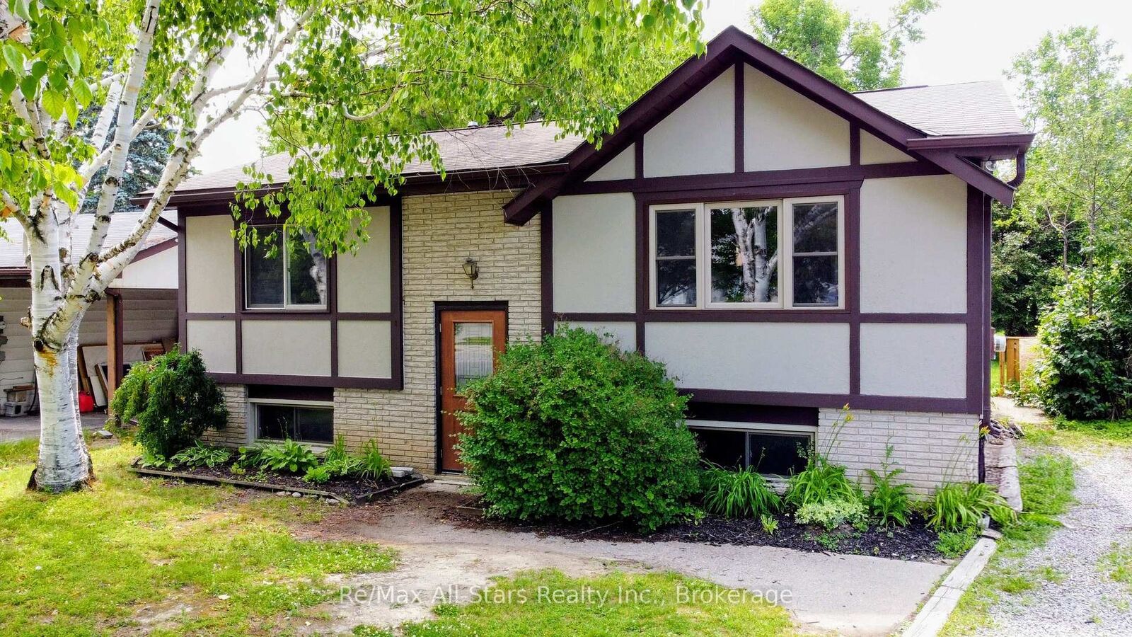 Property Photo: 1886 Croftdale Crescent ON K9K 1J8