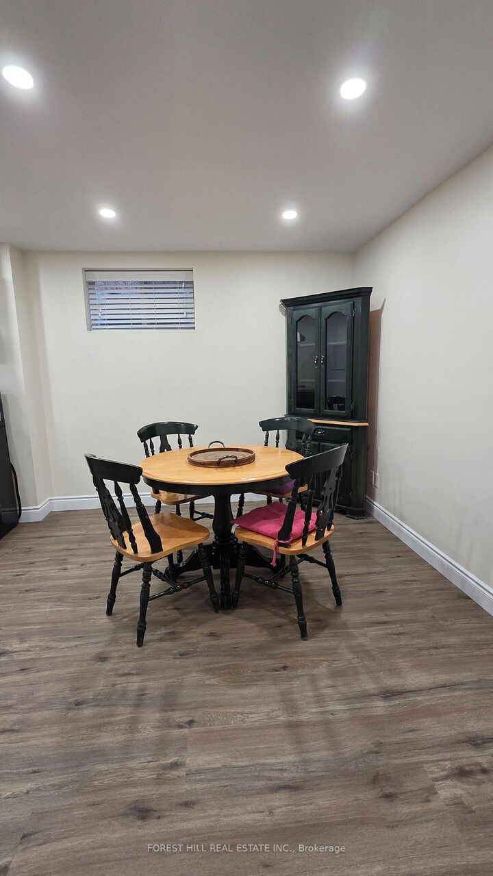 Property Photo: 957 Sonoma Court ON L5V 2P4
