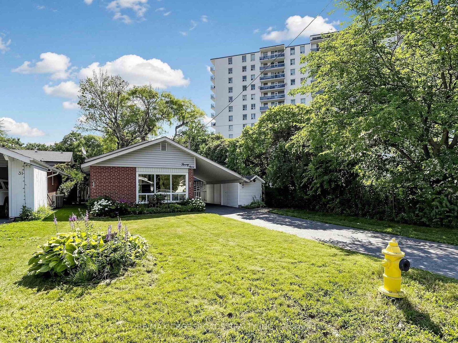 Photo de la propriété: 29 Orton Park Road ON M1G 3G2