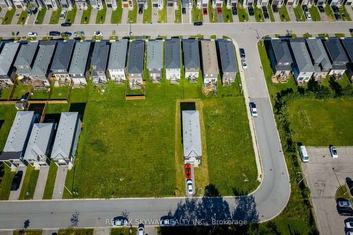 Property Photo:  215 Iva Street  ON L3C 3B9 
