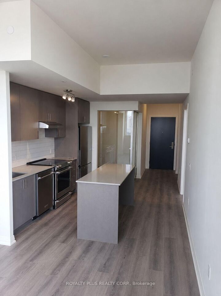 Property Photo:  9000 Jane Street 719  ON L4K 2M9 