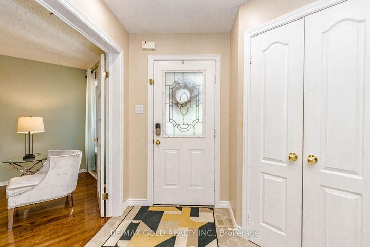 Property Photo: 93 Lauchlin Crescent ON L7G 5R3