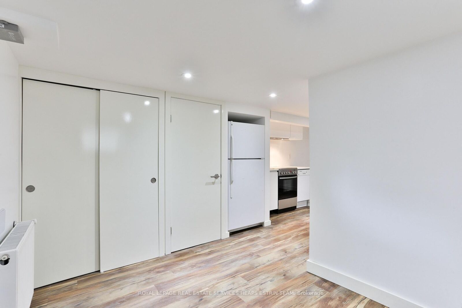 Property Photo:  70 Concord Avenue Lower  ON M6H 2P1 
