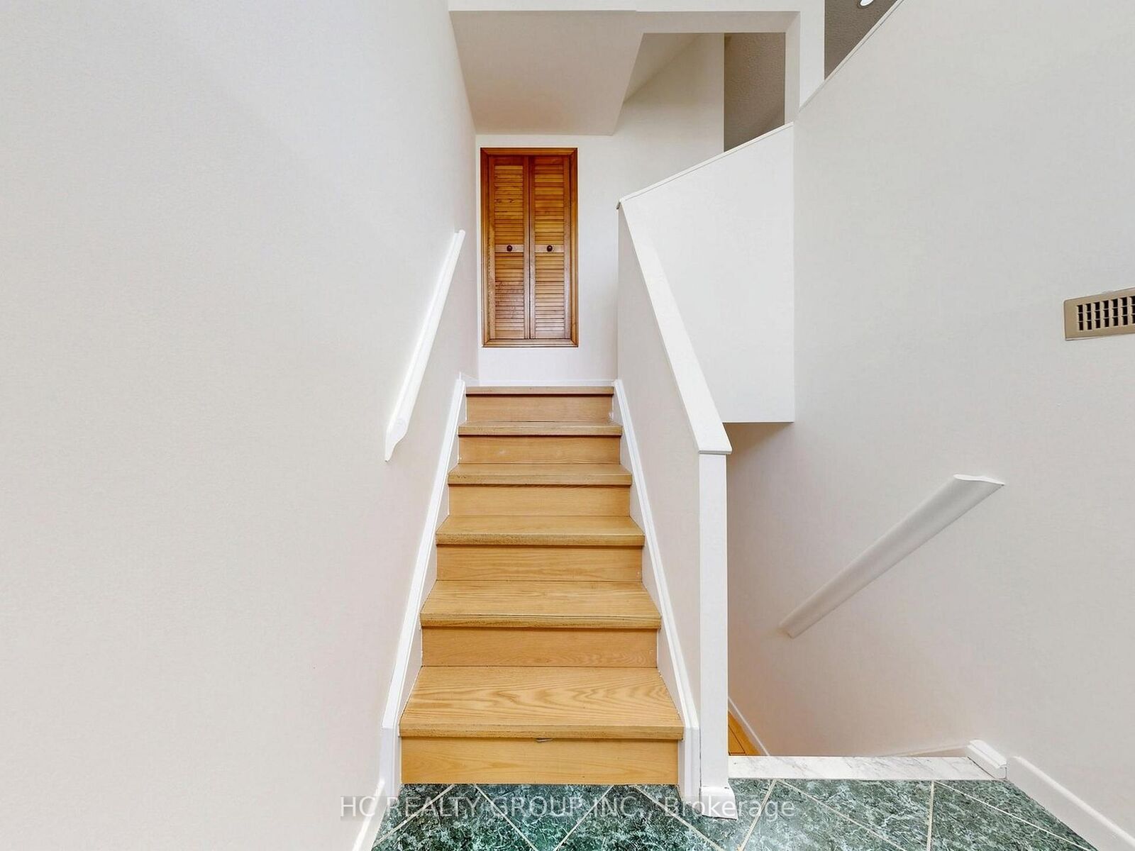 Property Photo: 1742 John Street 36 ON L3T 1Y9