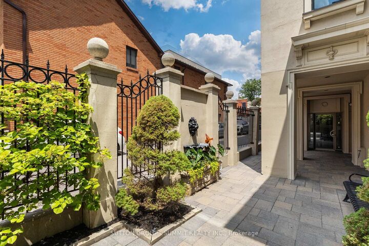 Property Photo: 415 Locust Street 602 ON L7S 2J2